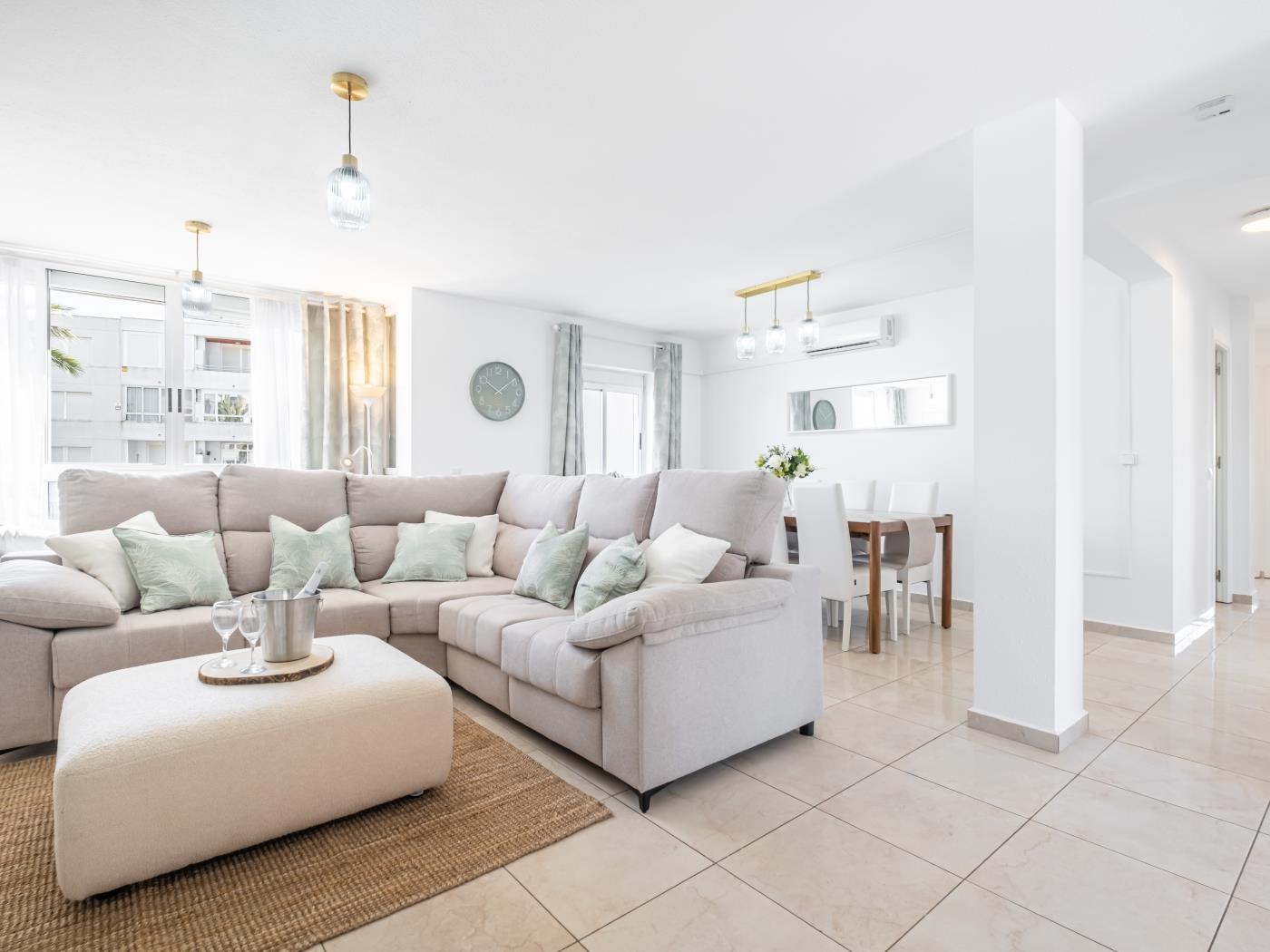 Moderno Gran Alacant: 4Dormitorios, Piscina, Garaje y Espacioso