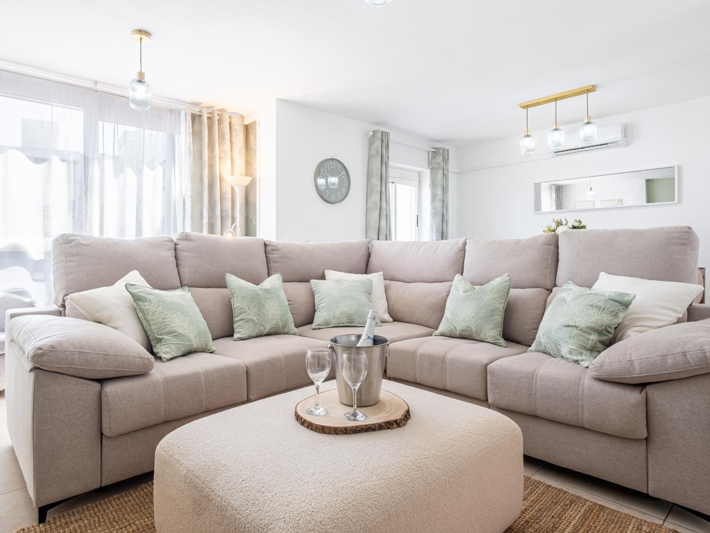 Moderno Gran Alacant: 4Dormitorios, Piscina, Garaje y Espacioso