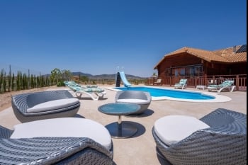 Villa Rústica de Ensueño - Piscina y Atardeceres Infinitos