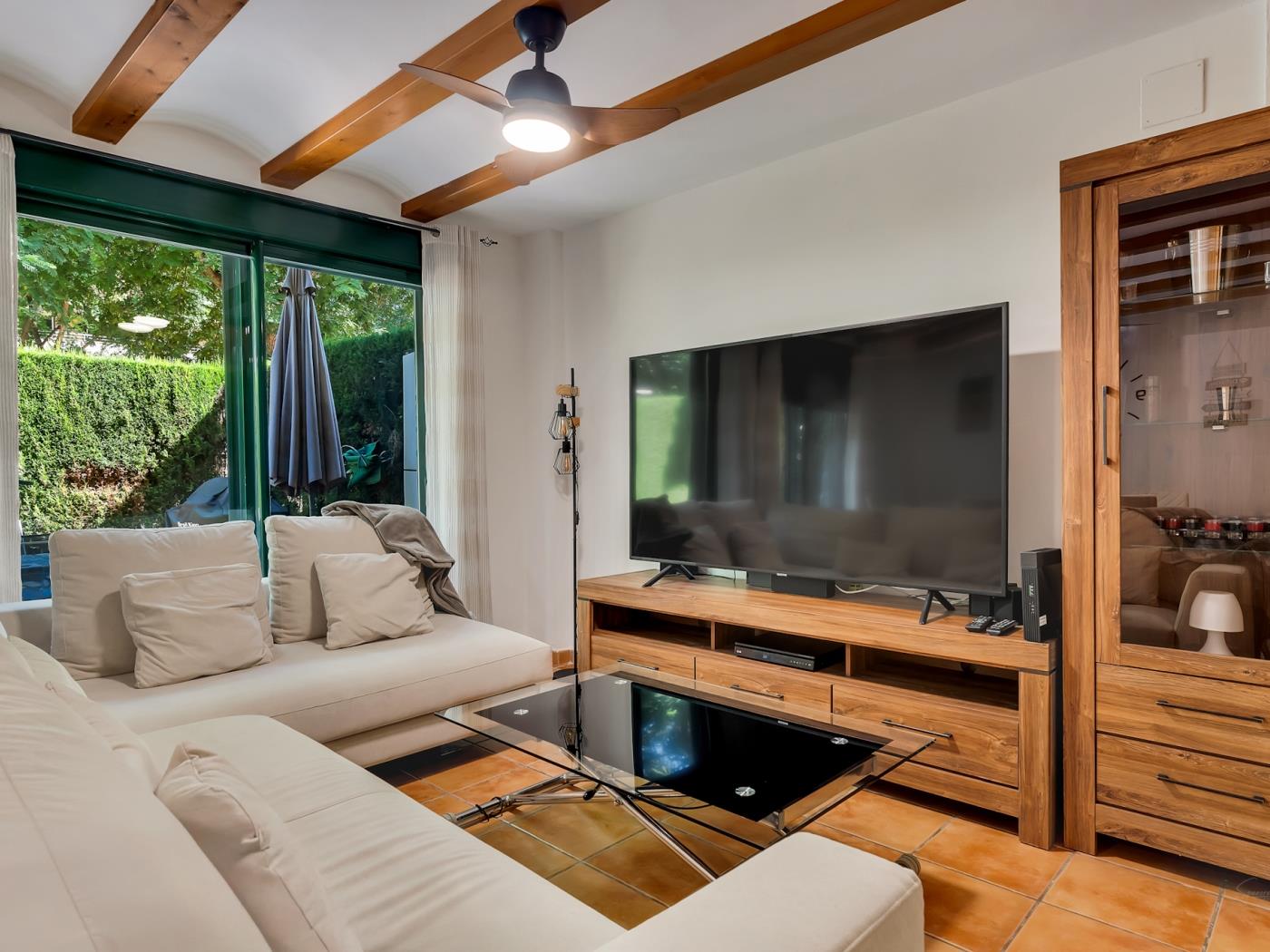 A pasos de la Playa del Arenal - Casa de 4 Dormitorios, Piscina, Garaje y Barbac