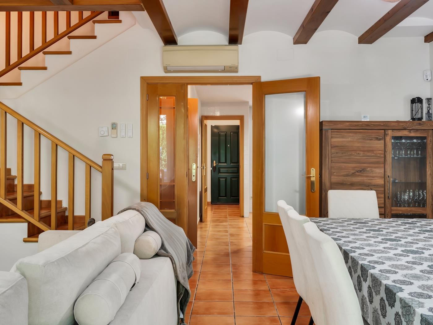 A pasos de la Playa del Arenal - Casa de 4 Dormitorios, Piscina, Garaje y Barbac