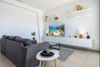 Moderno Oasis con terraza y piscina en Finestrat