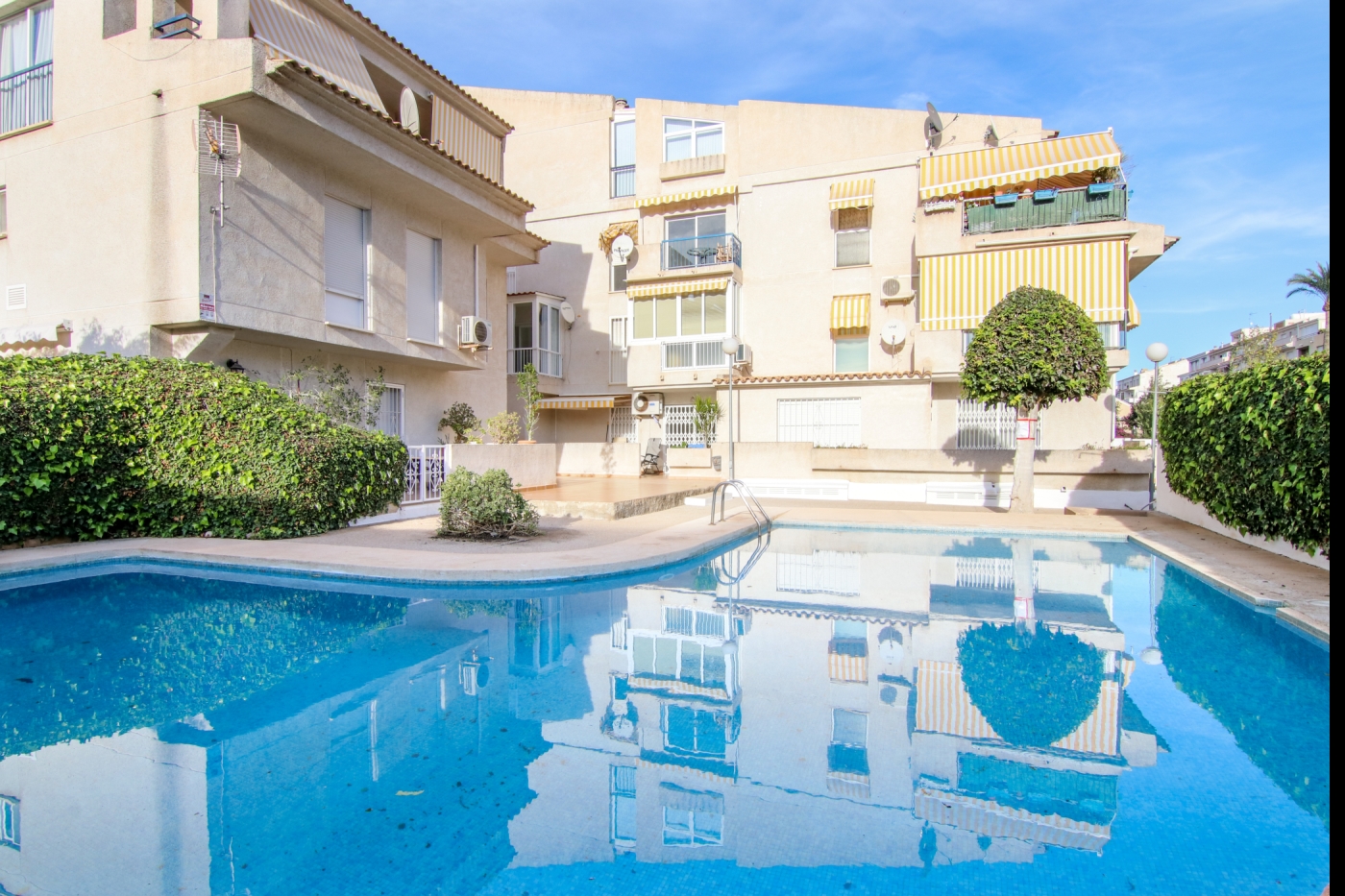 Altaia Coastal Living · Piscina & Parking