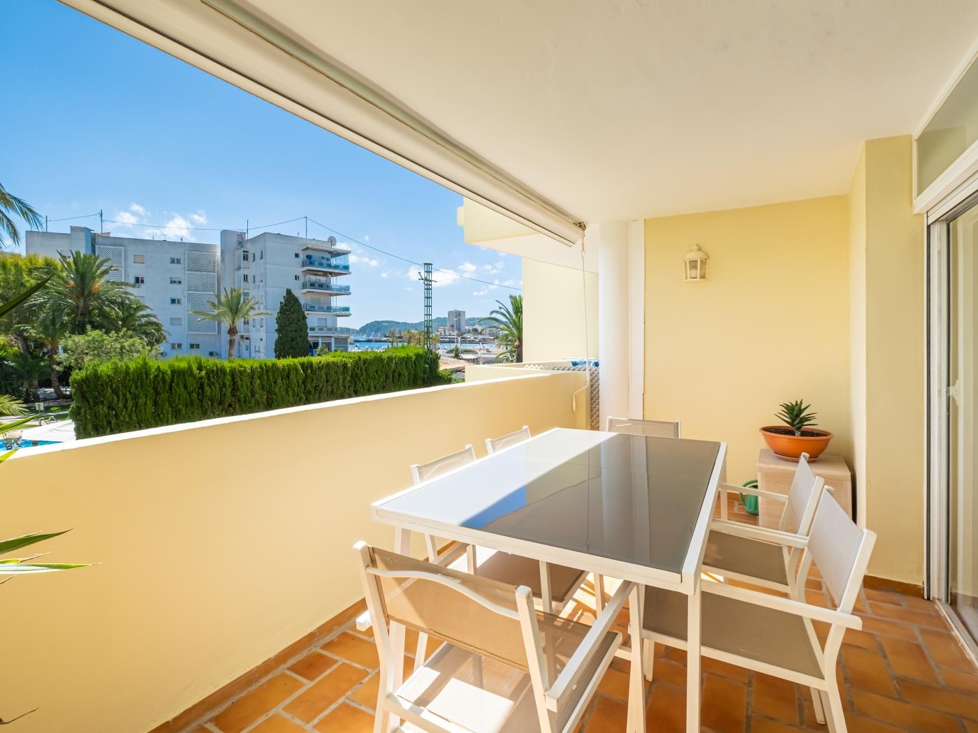 Girasol Coastal Retreat · Apartamento de 2 dormitorios con piscina