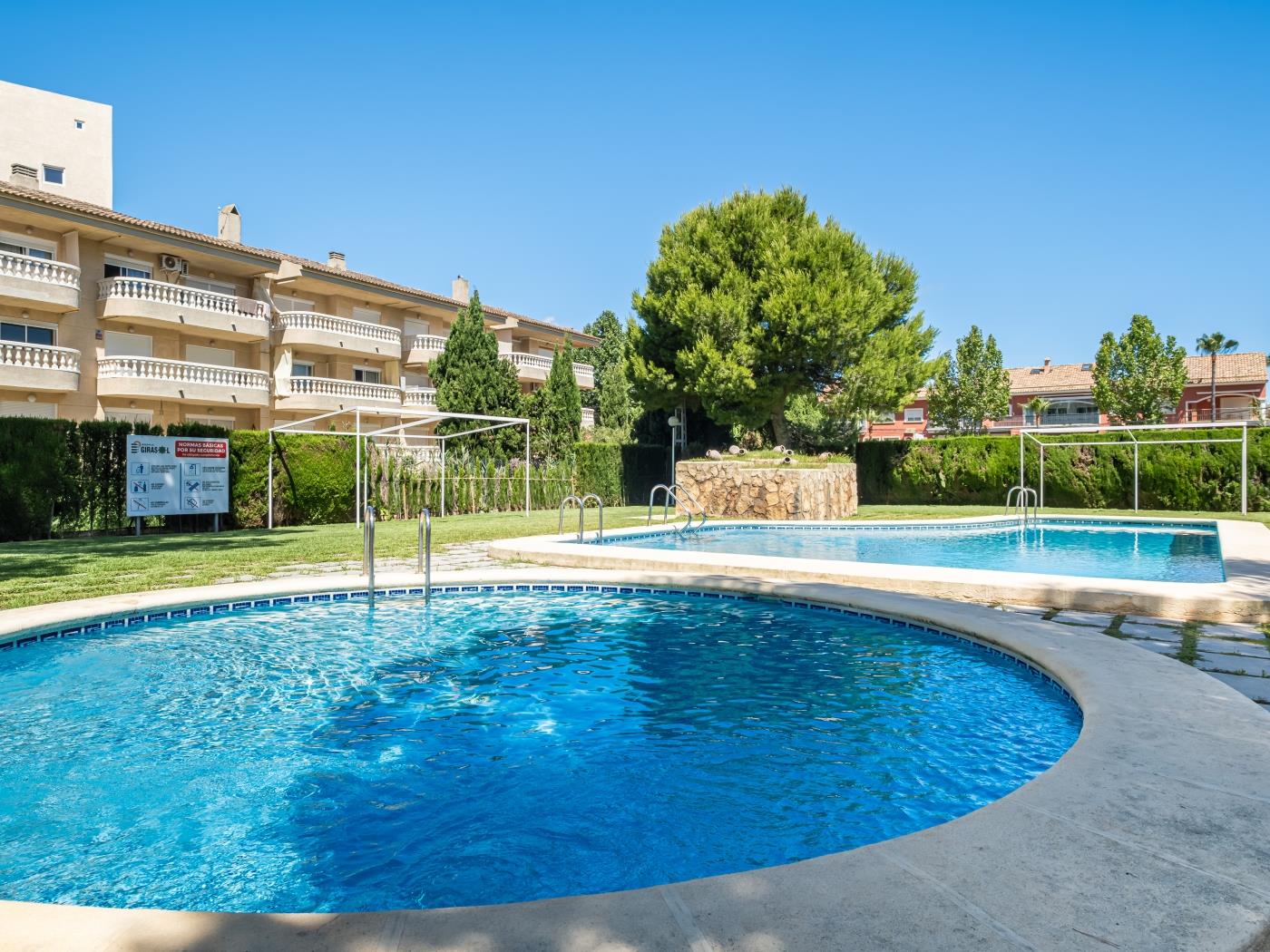 Girasol Coastal Retreat · Apartamento de 2 dormitorios con piscina